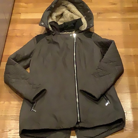 Beautiful Coat - Picture 1 of 5